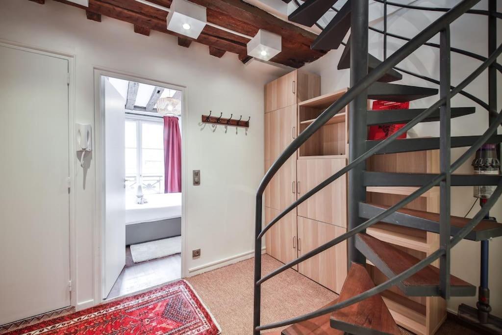 Typical Parisian Duplex#4Pers#Le Marais Apartment Bagian luar foto